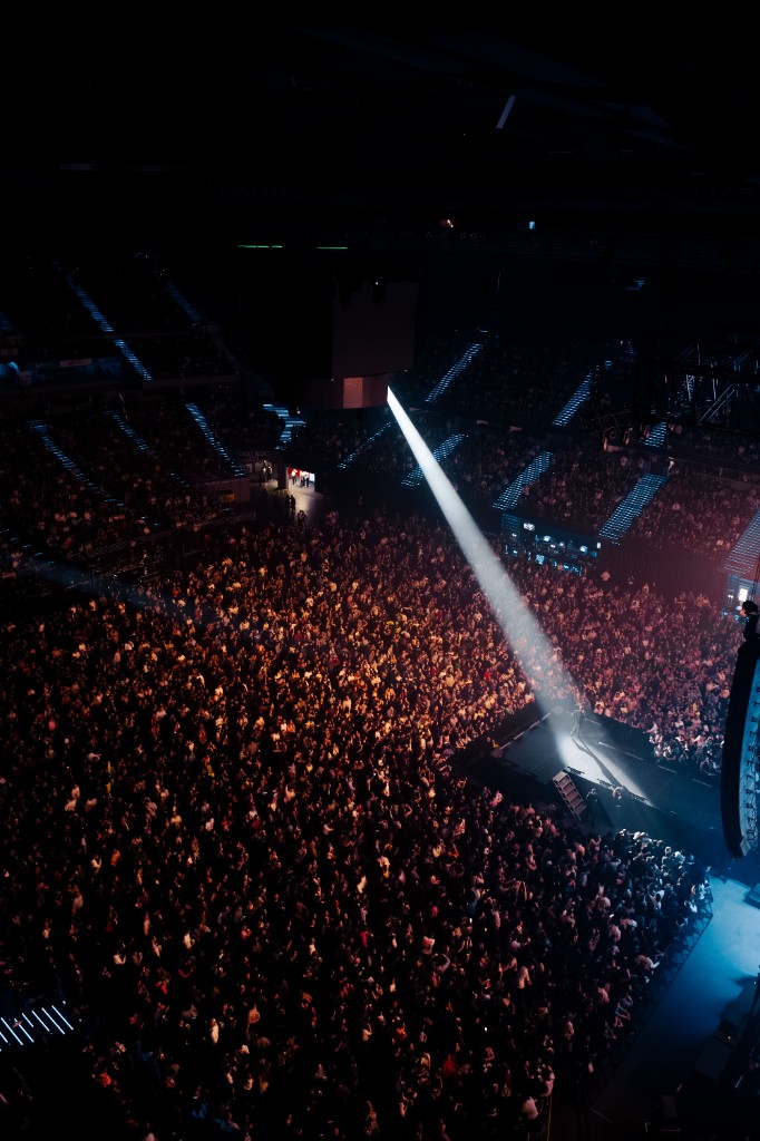 Maldita Nerea en directo — plano cenital del estadio